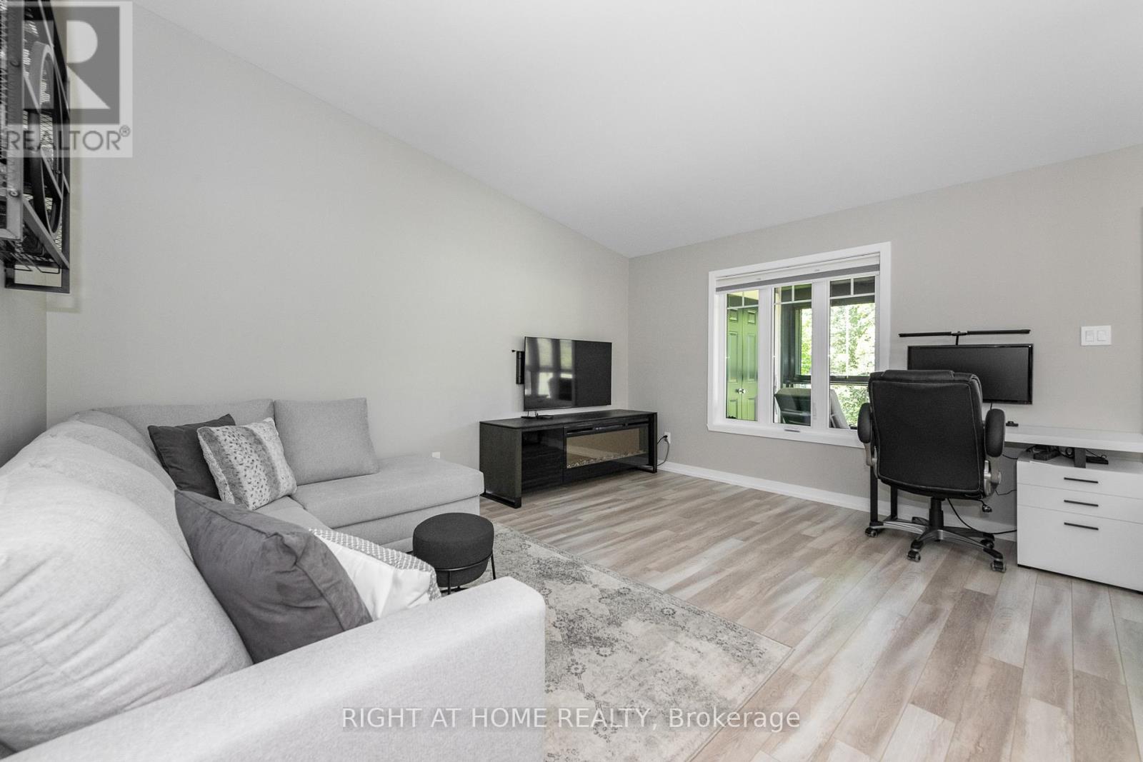 #296 308 MASTERS LANE - 14