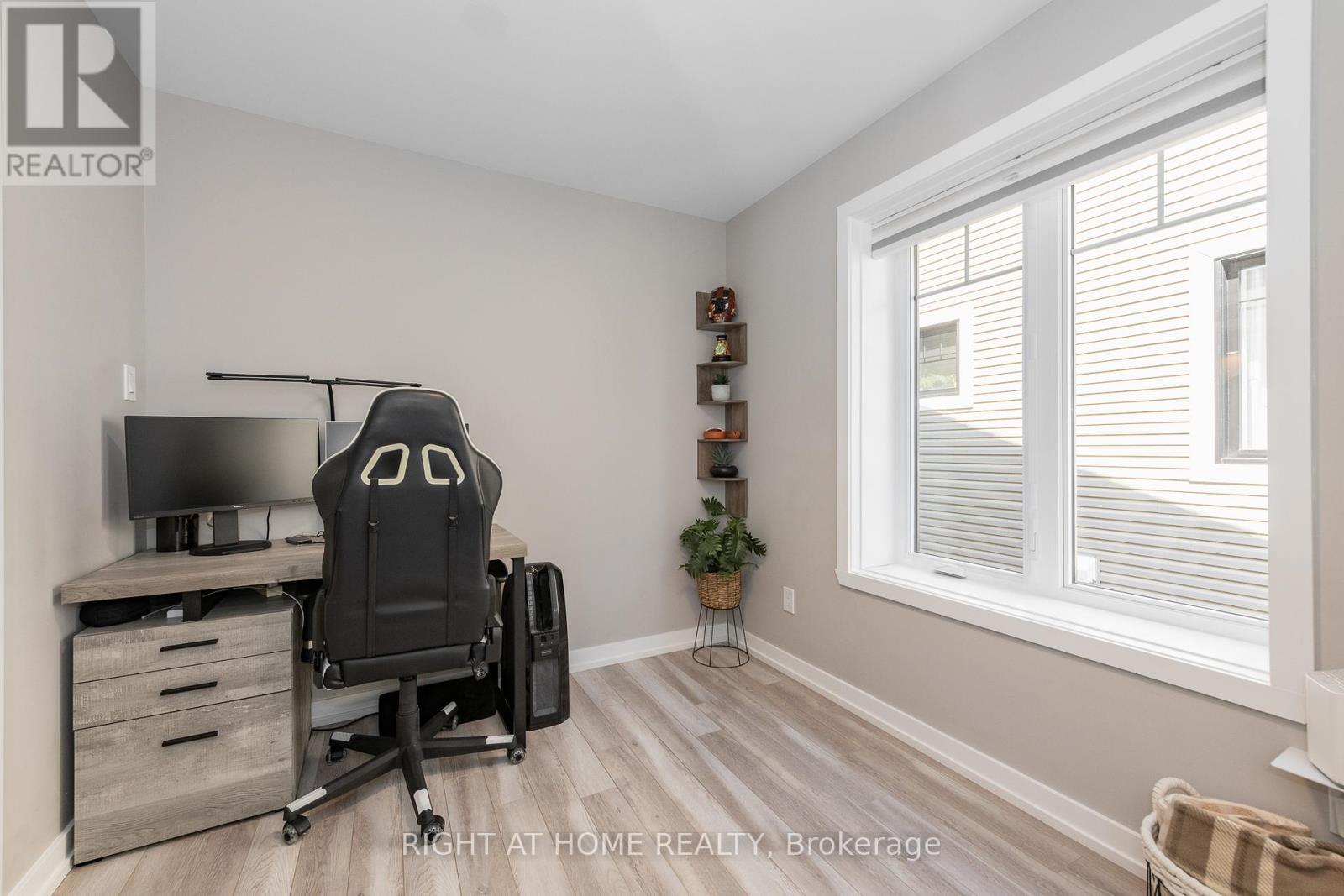 #296 308 MASTERS LANE - 21