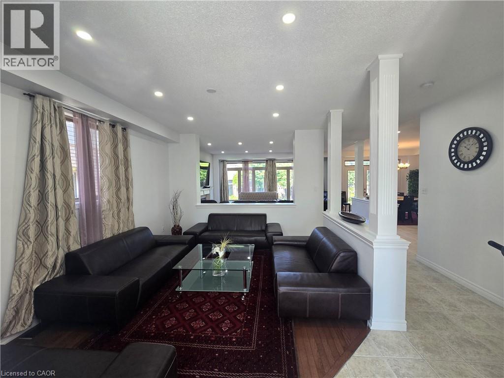 197 CLOVERLEAF Drive - 8