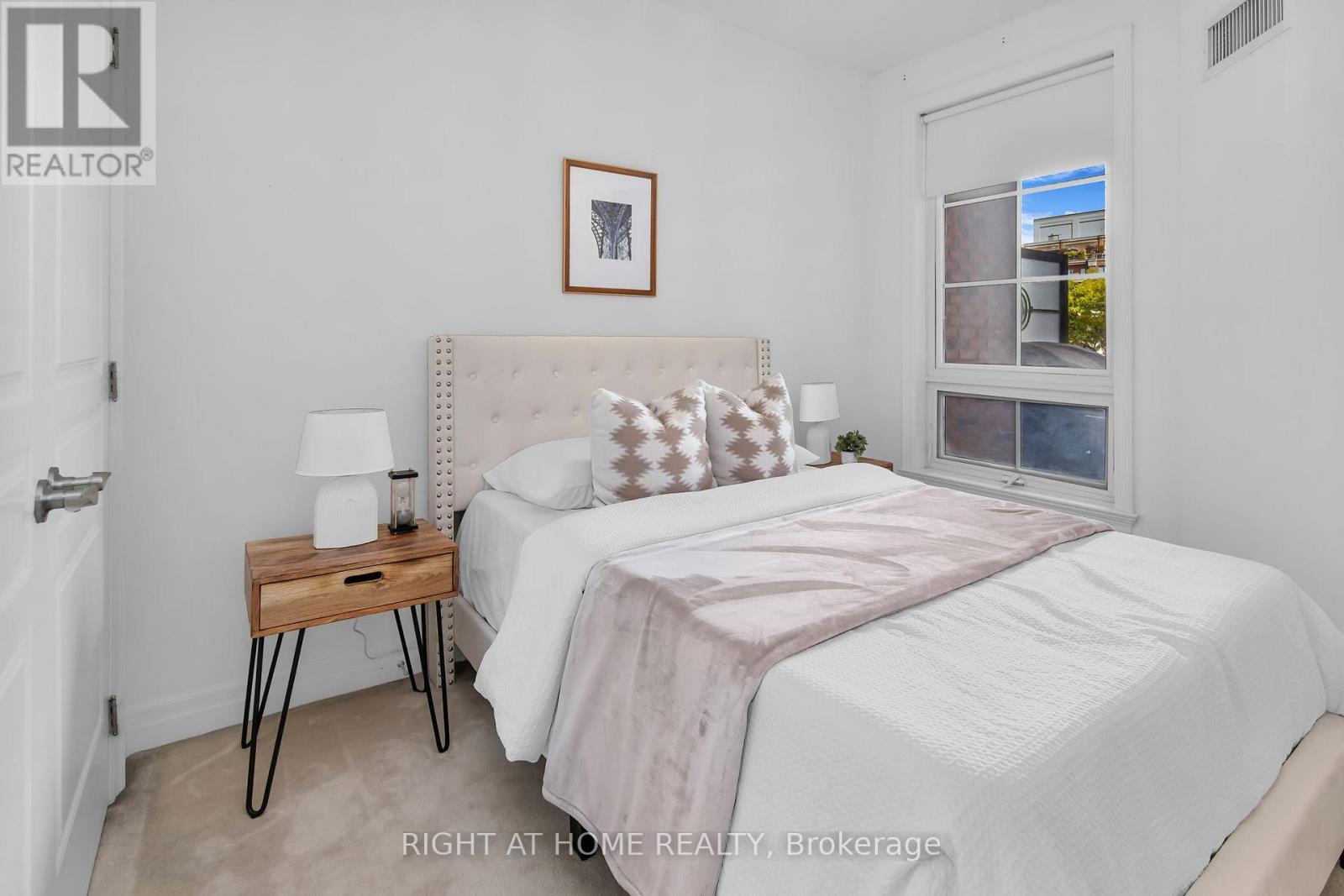 #306 20 BURKEBROOK PLACE - 19
