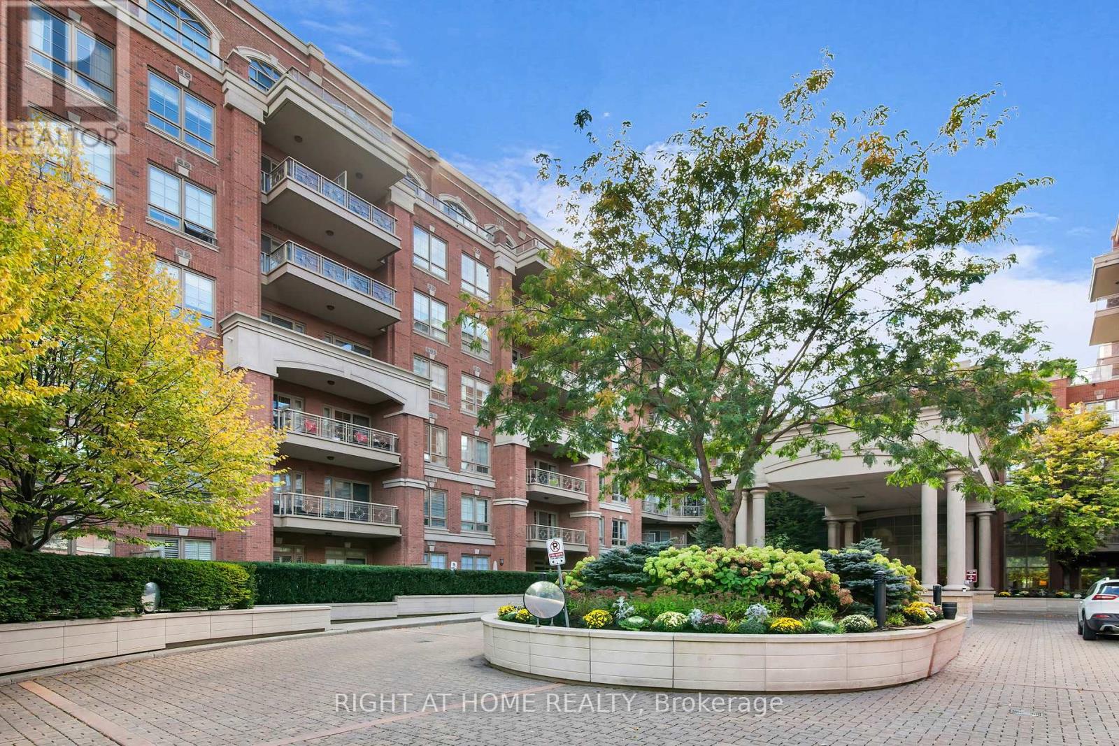 #306 20 BURKEBROOK PLACE - 2