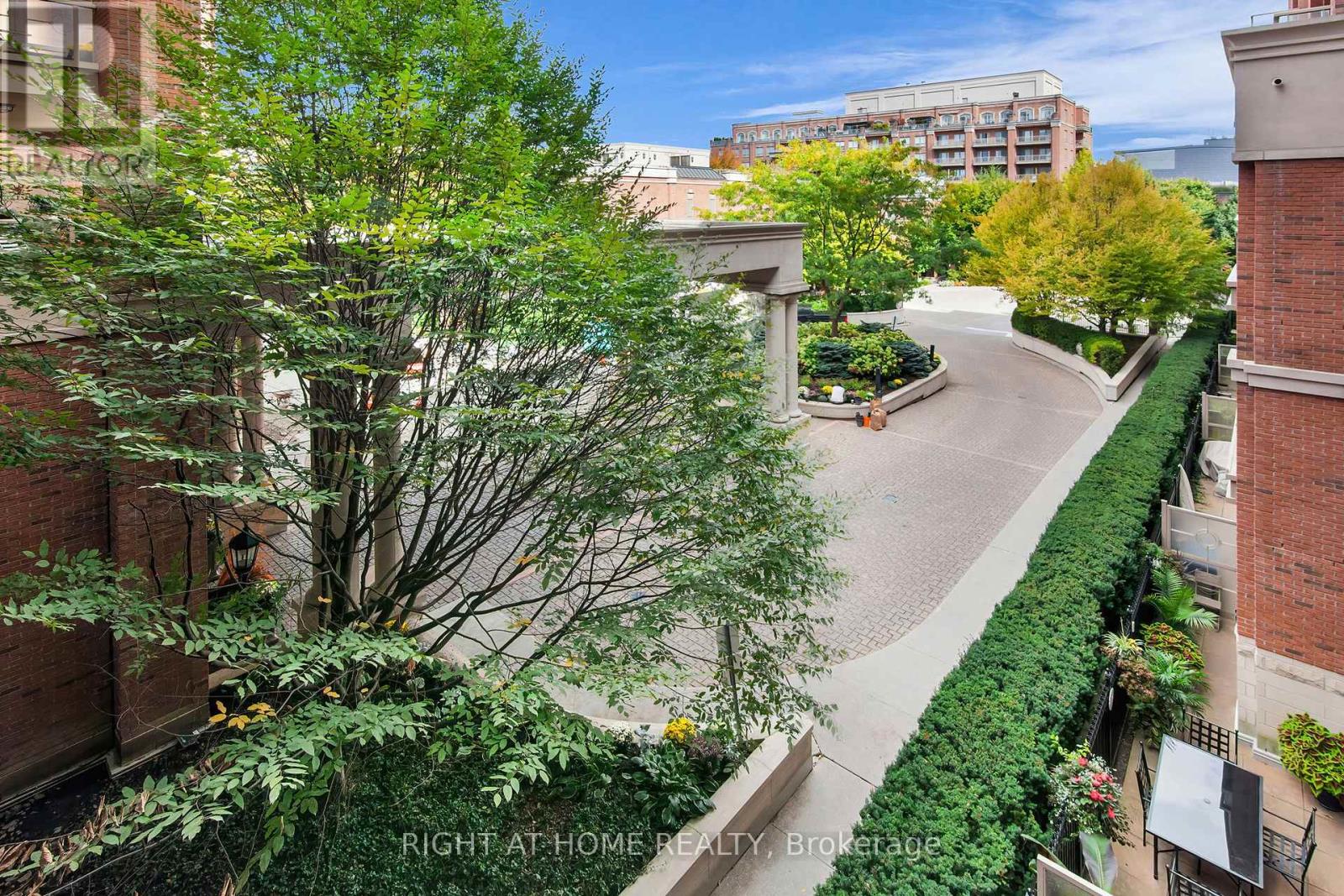 #306 20 BURKEBROOK PLACE - 23
