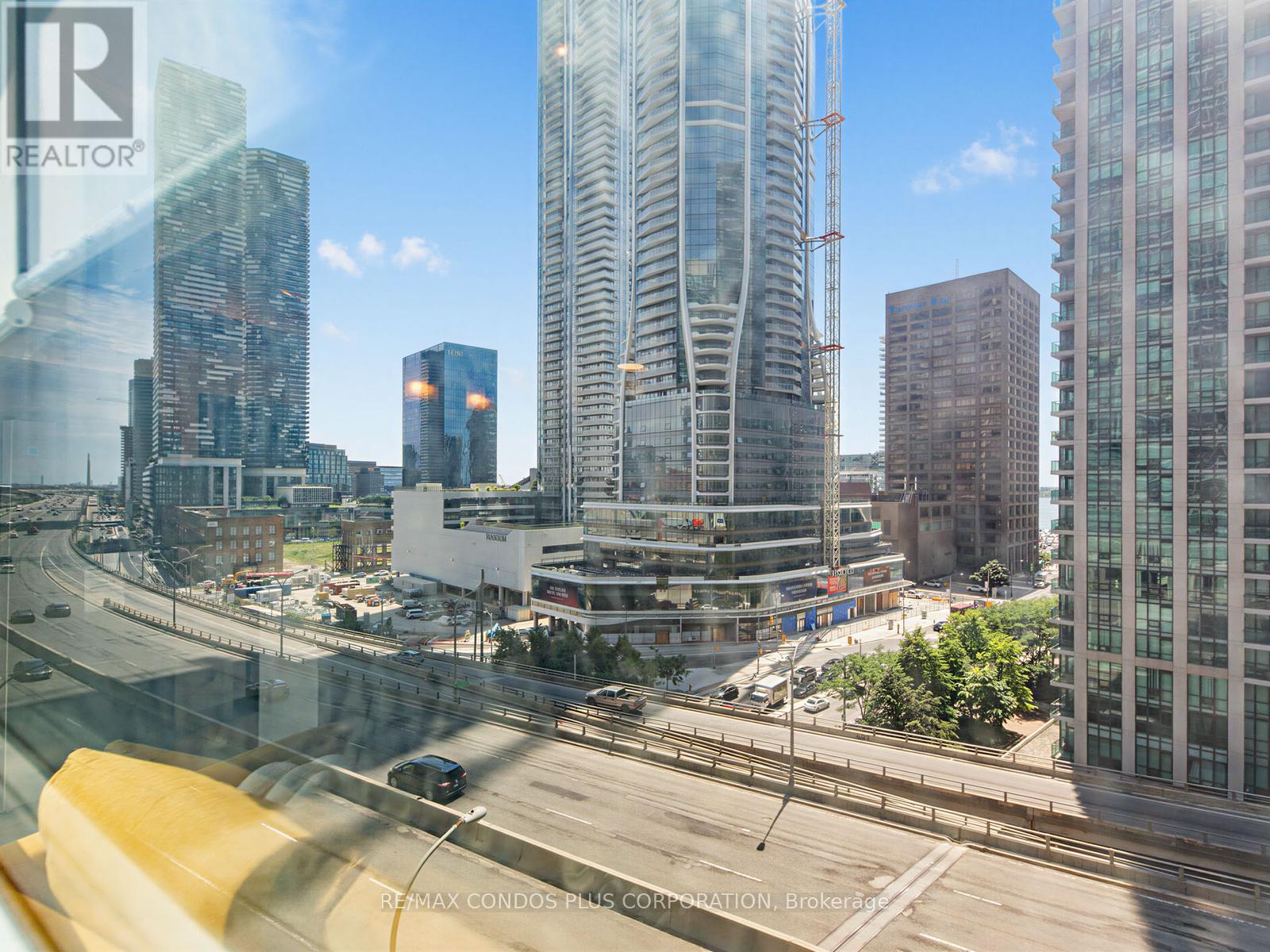 #1012 18 YONGE STREET - 27
