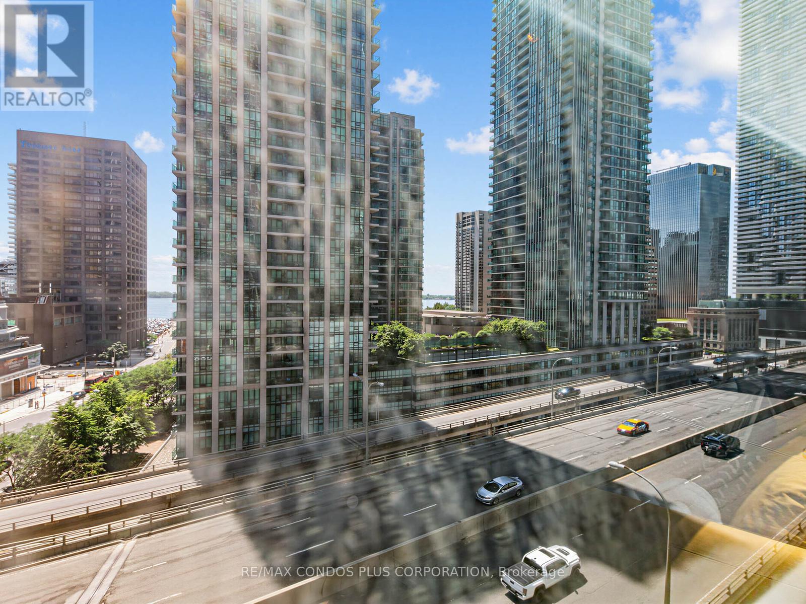 #1012 18 YONGE STREET - 28