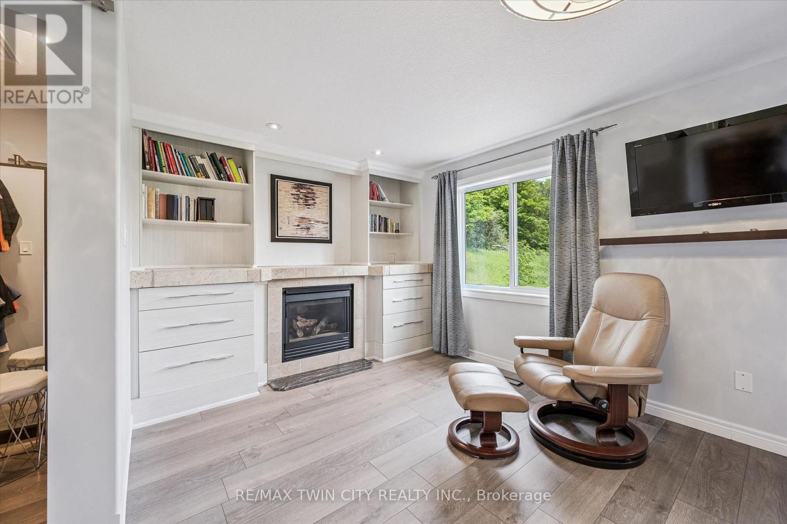 #27 30 BRYAN COURT - 18