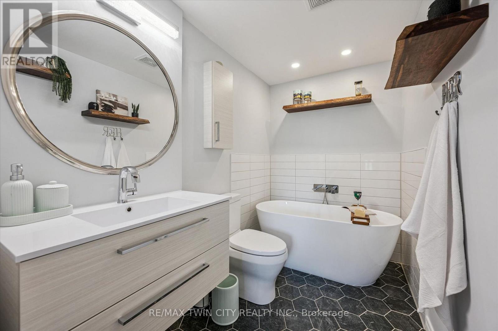 #27 30 BRYAN COURT - 19