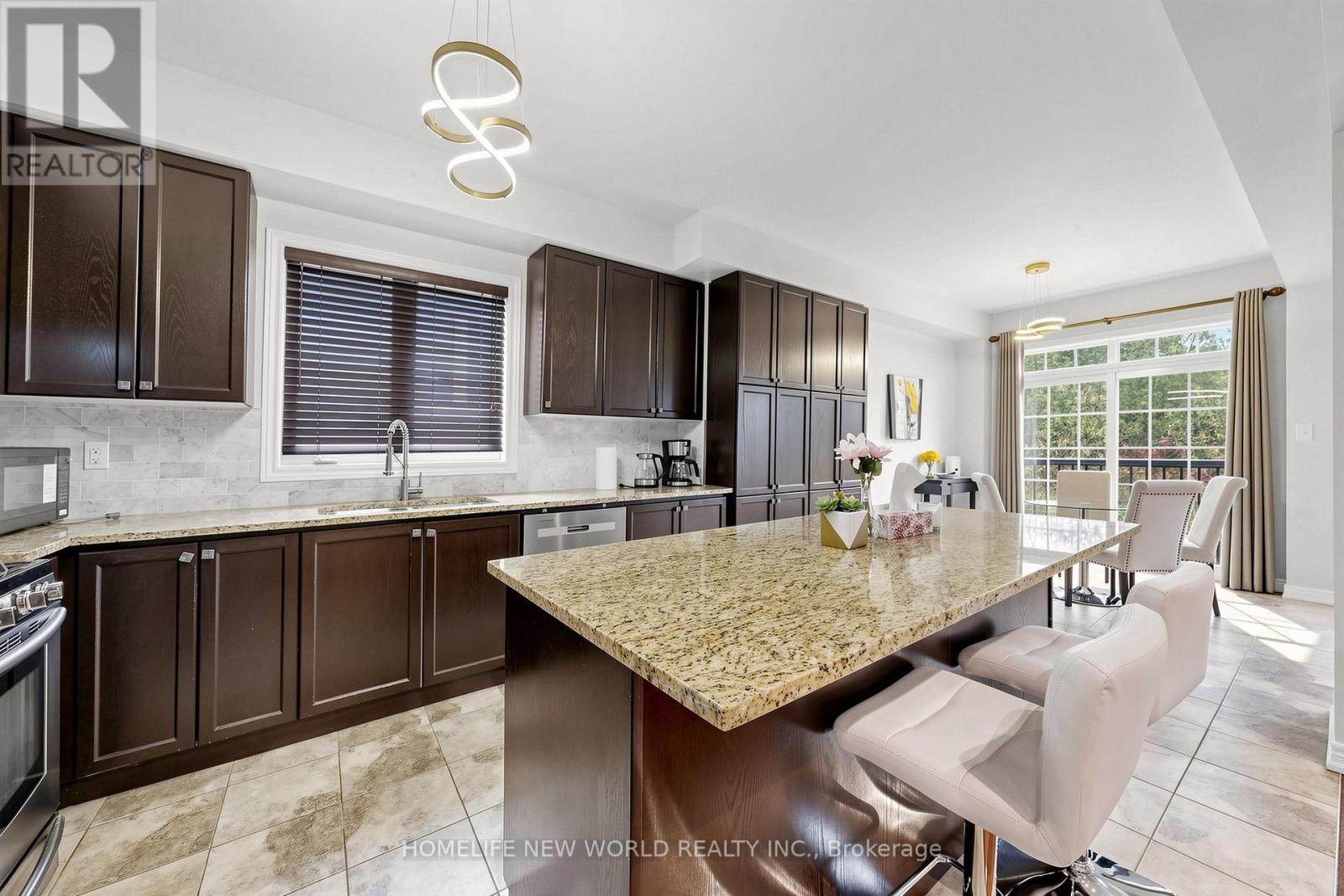 208 HUNTING RIDGES DRIVE - Image 10