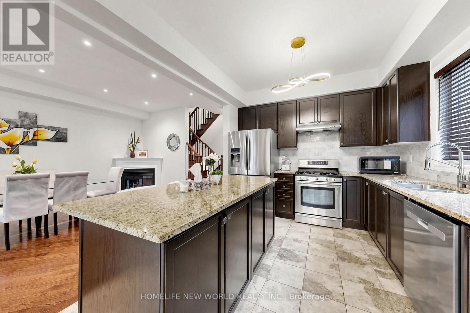 208 HUNTING RIDGES DRIVE - Image 11