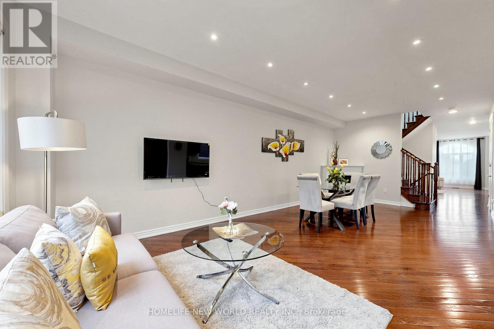 208 HUNTING RIDGES DRIVE - Image 8