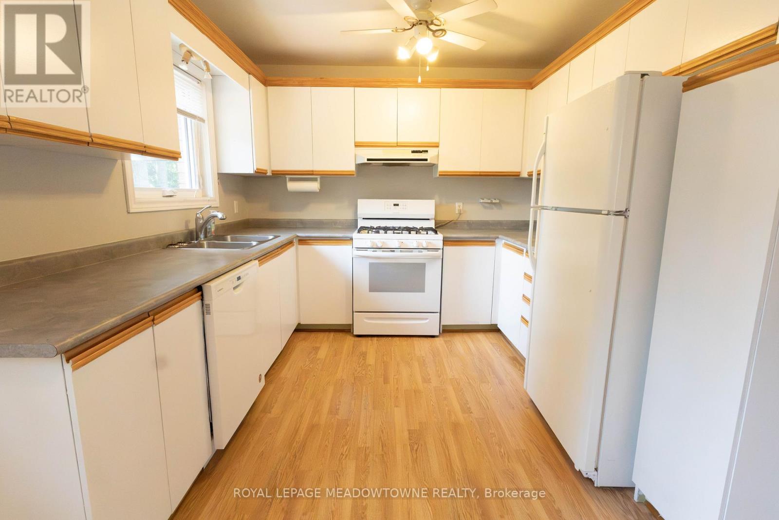 89 ROYAL BEECH DRIVE - 10