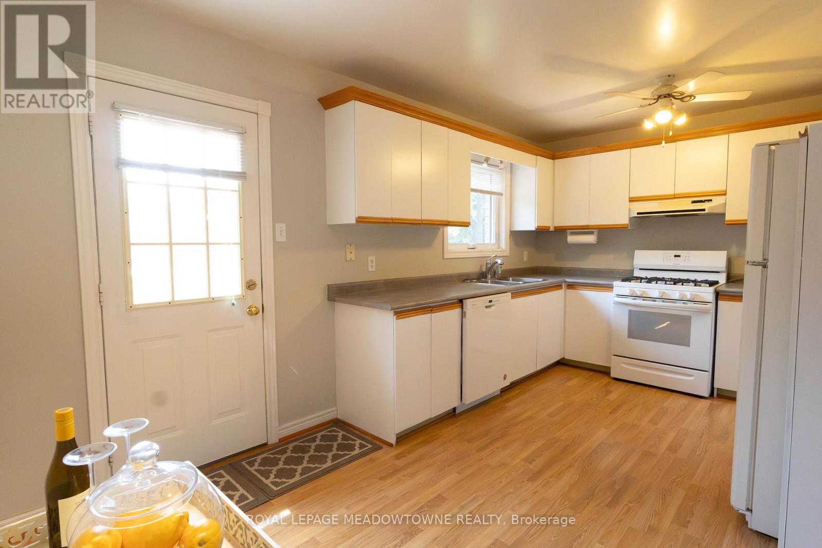89 ROYAL BEECH DRIVE - 8