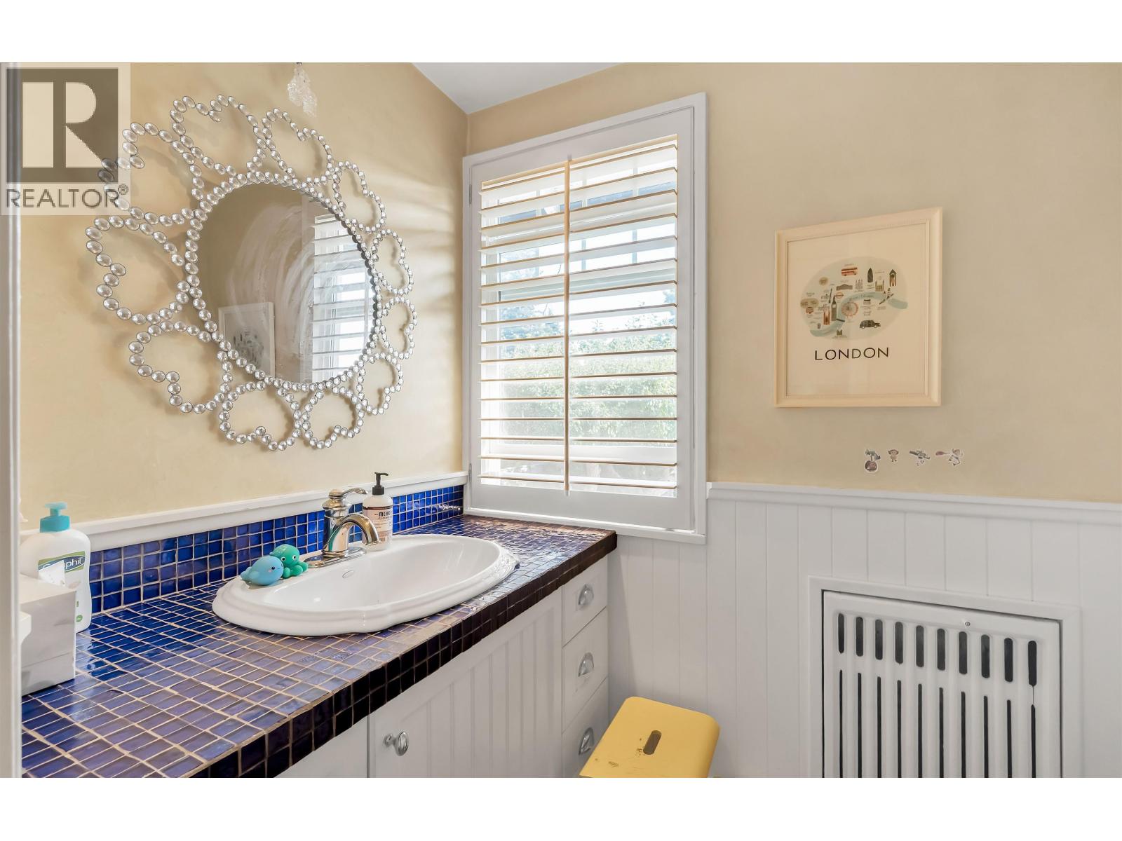 1670 W 49TH AVENUE, Vancouver