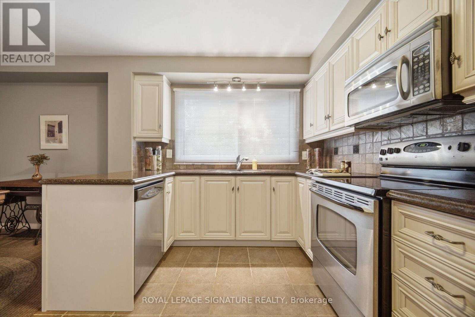 #42 4230 FIELDGATE DRIVE - 13