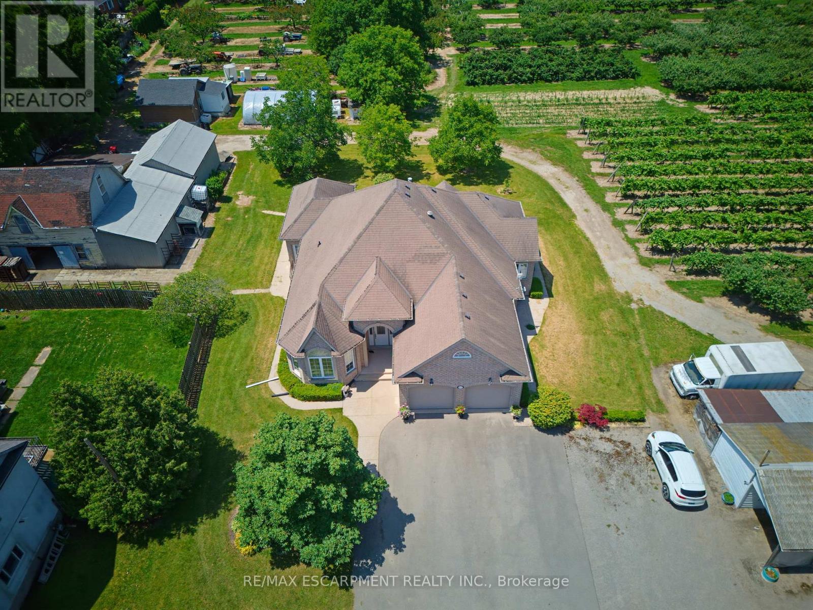 4188 VICTORIA AVENUE - 3