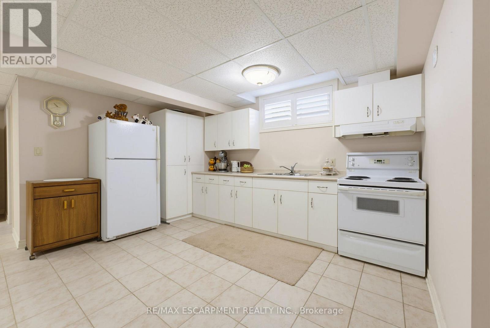 4188 VICTORIA AVENUE - 35