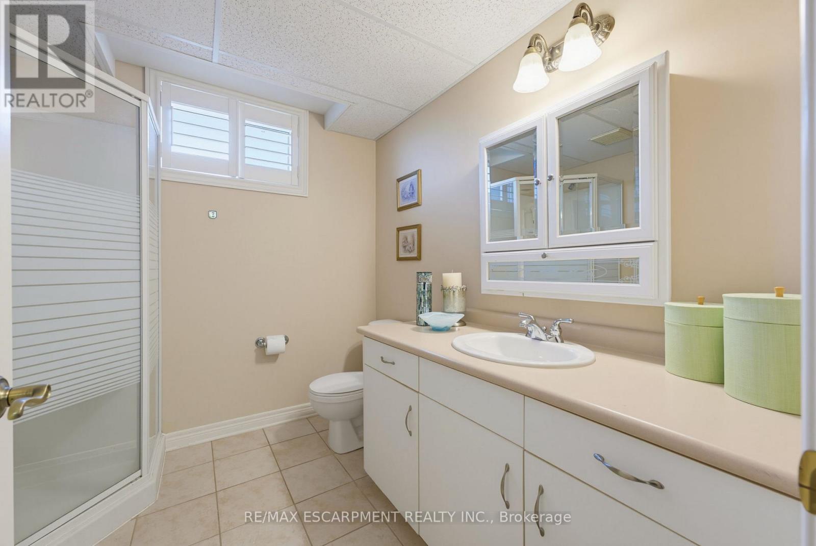 4188 VICTORIA AVENUE - 37