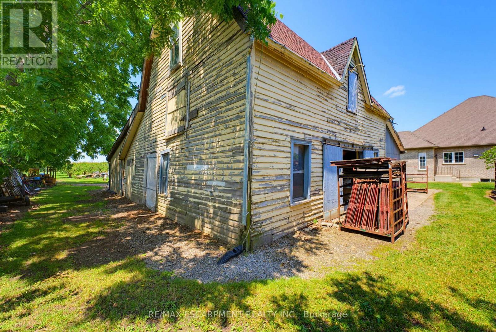 4188 VICTORIA AVENUE - 47
