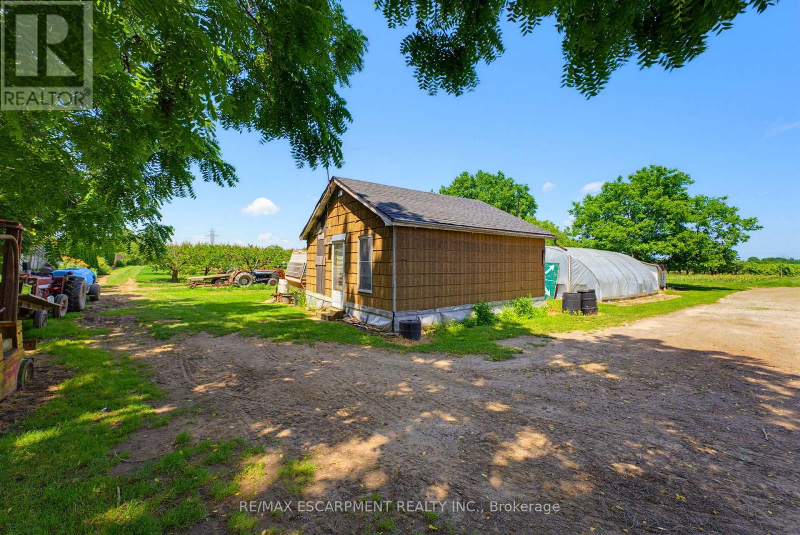 4188 VICTORIA AVENUE - 48