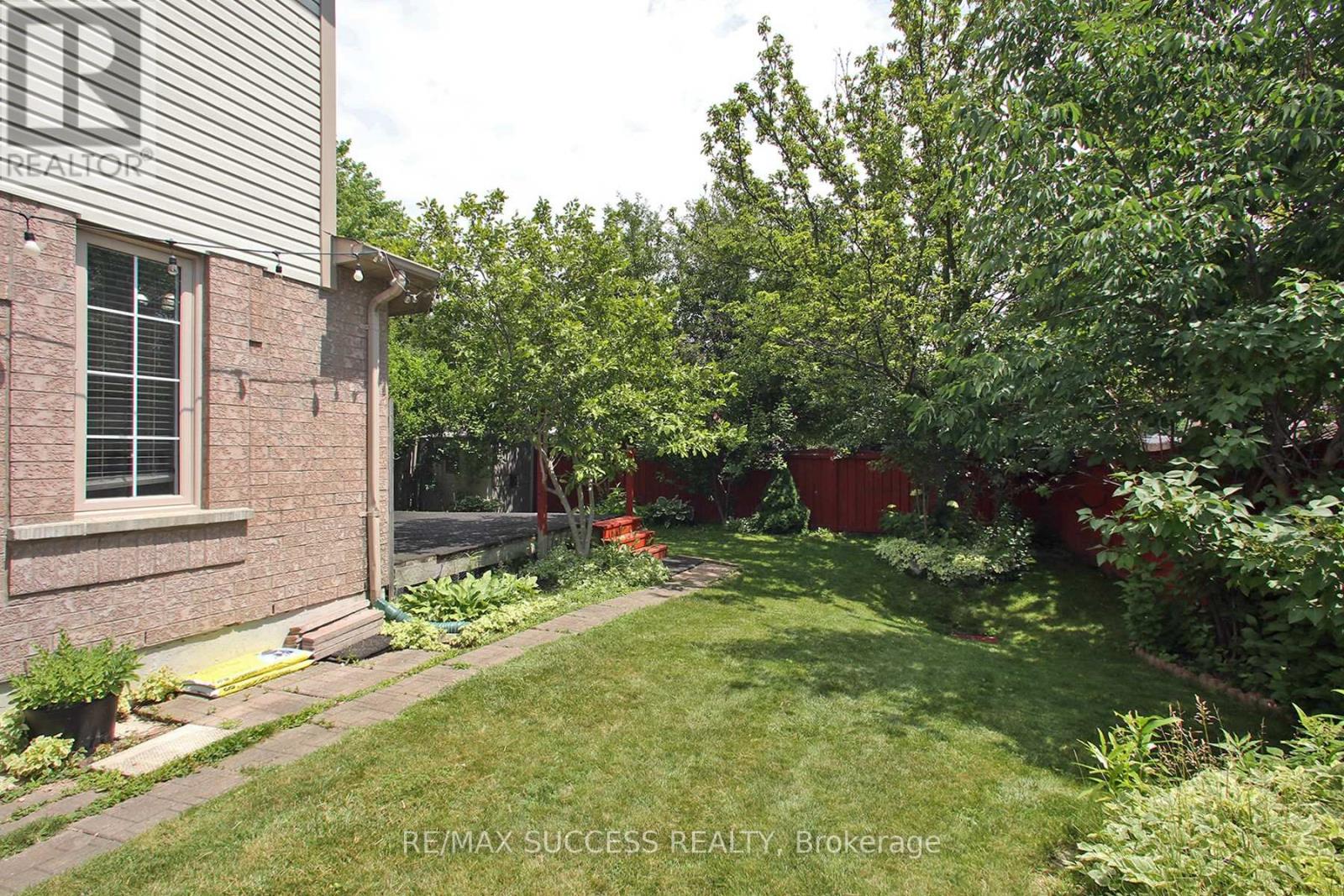 34 GREENGROVE WAY - 25