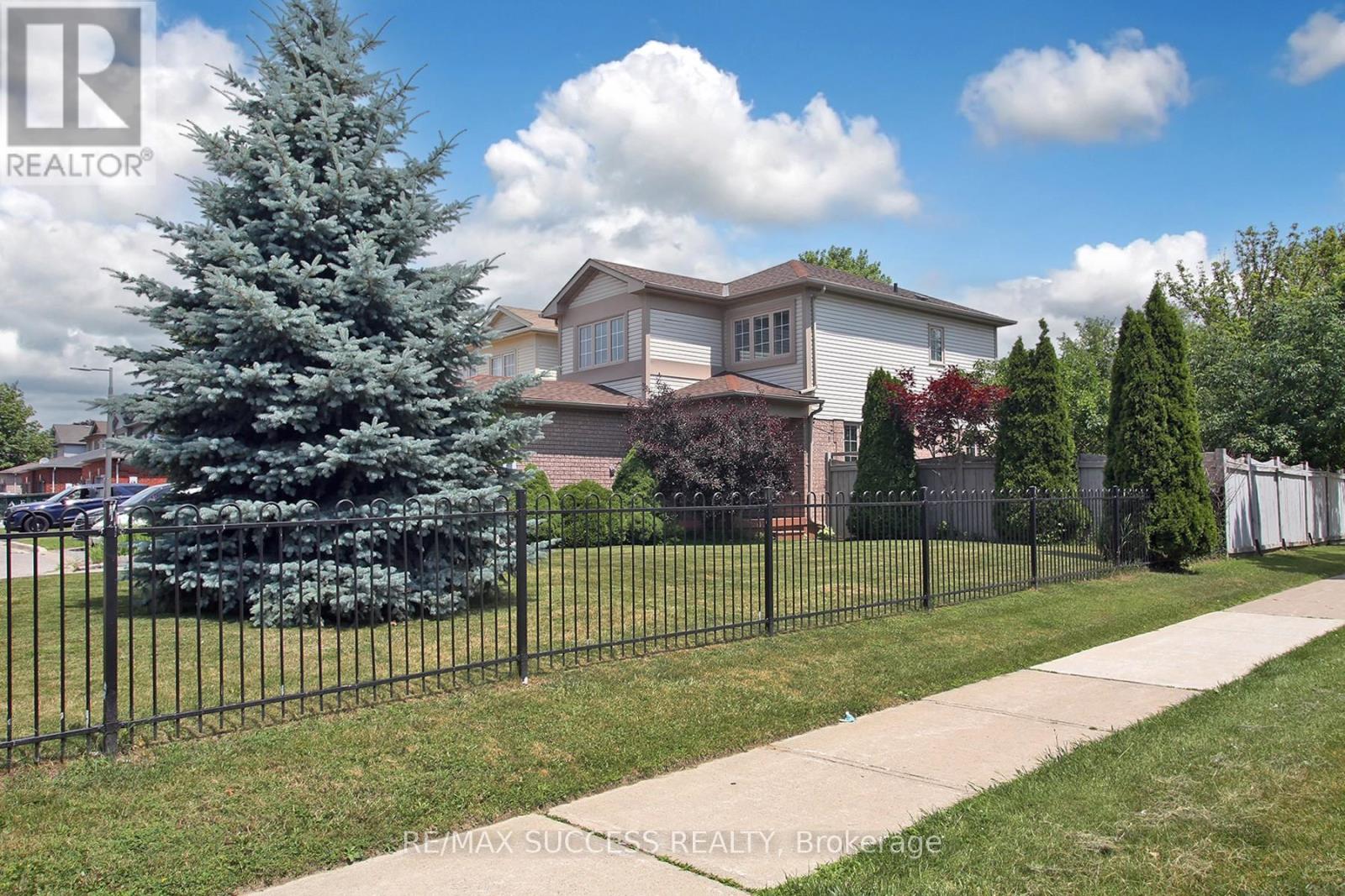 34 GREENGROVE WAY - 26