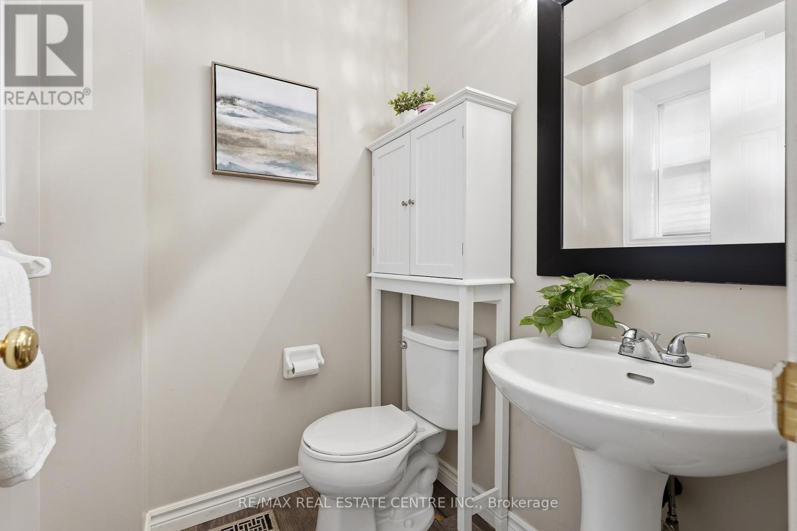 128 HOUGHTON STREET - Image 21