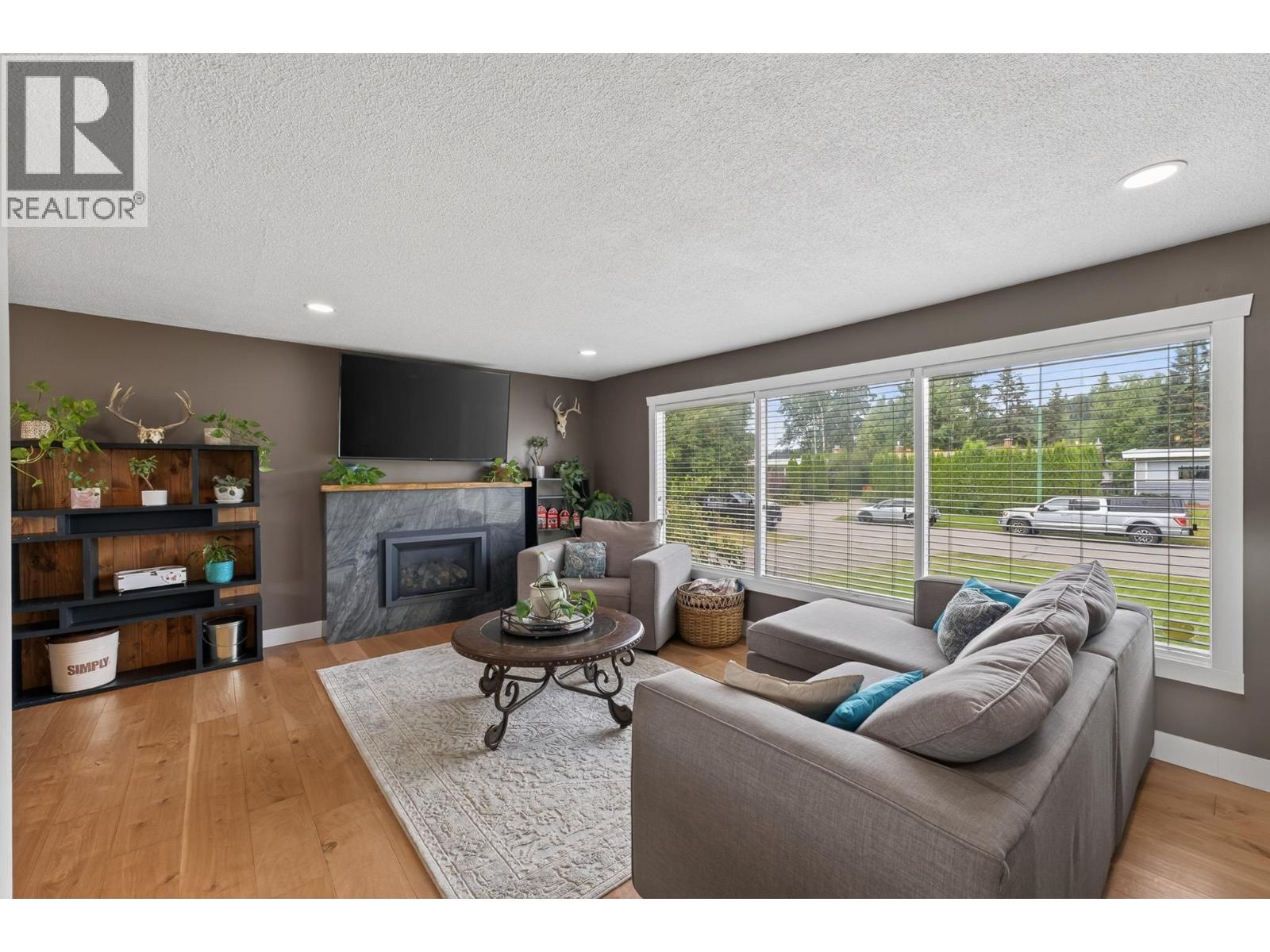2475 HAMMOND AVENUE - 10