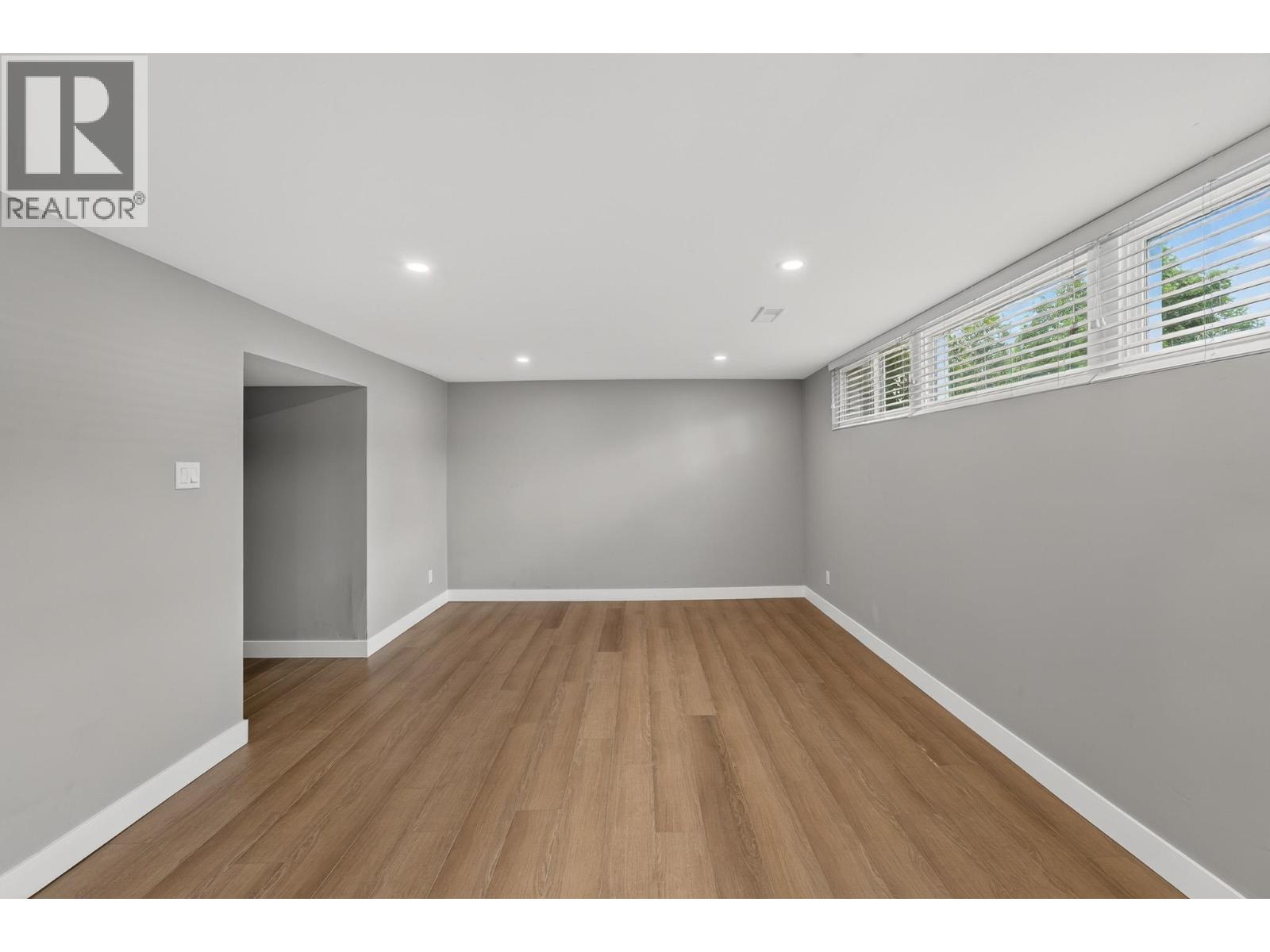 2475 HAMMOND AVENUE - 16