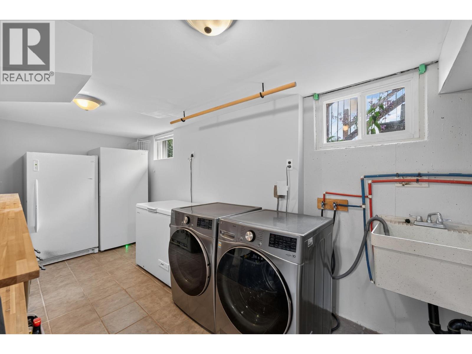 2475 HAMMOND AVENUE - 20