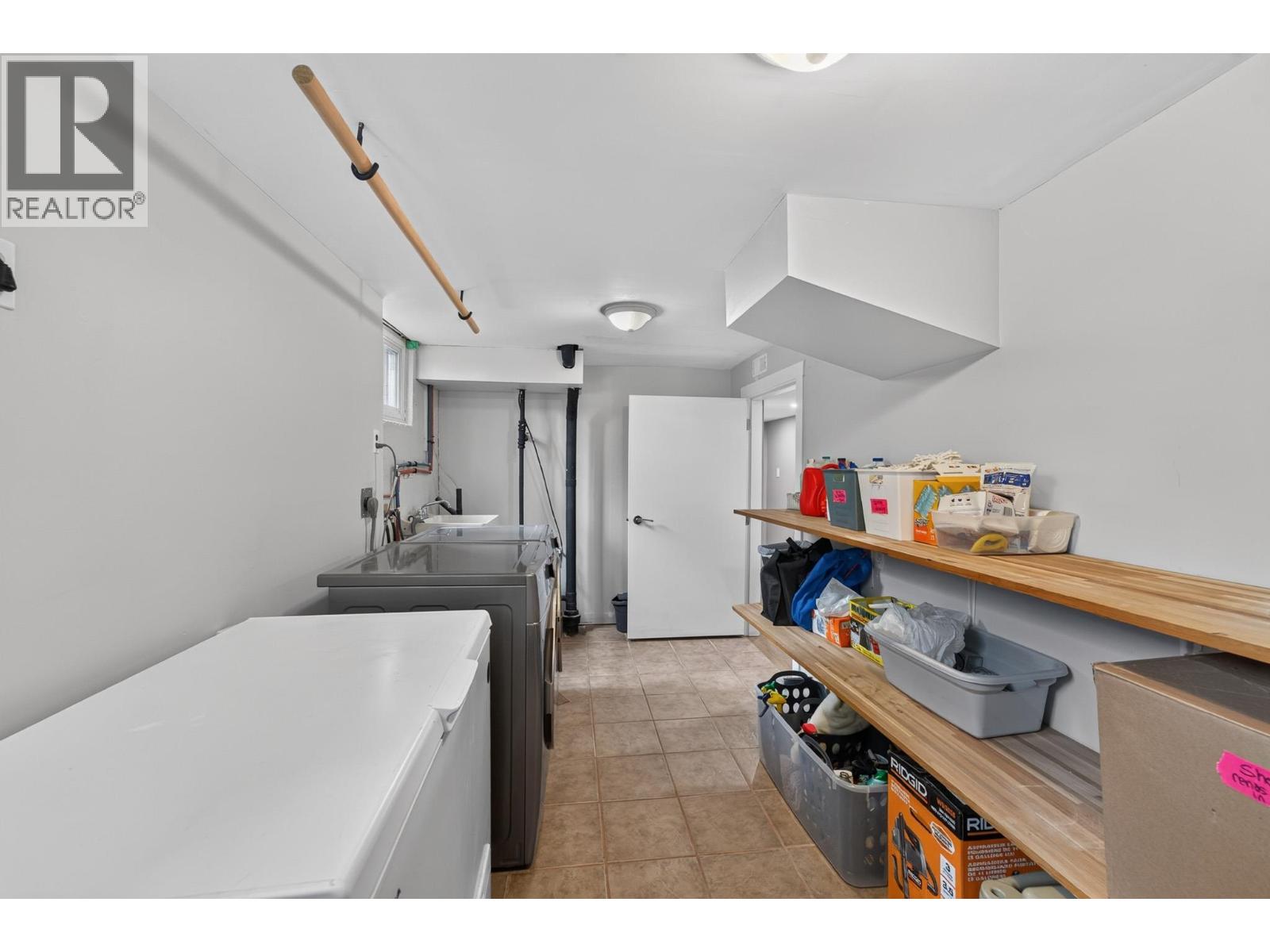2475 HAMMOND AVENUE - 21