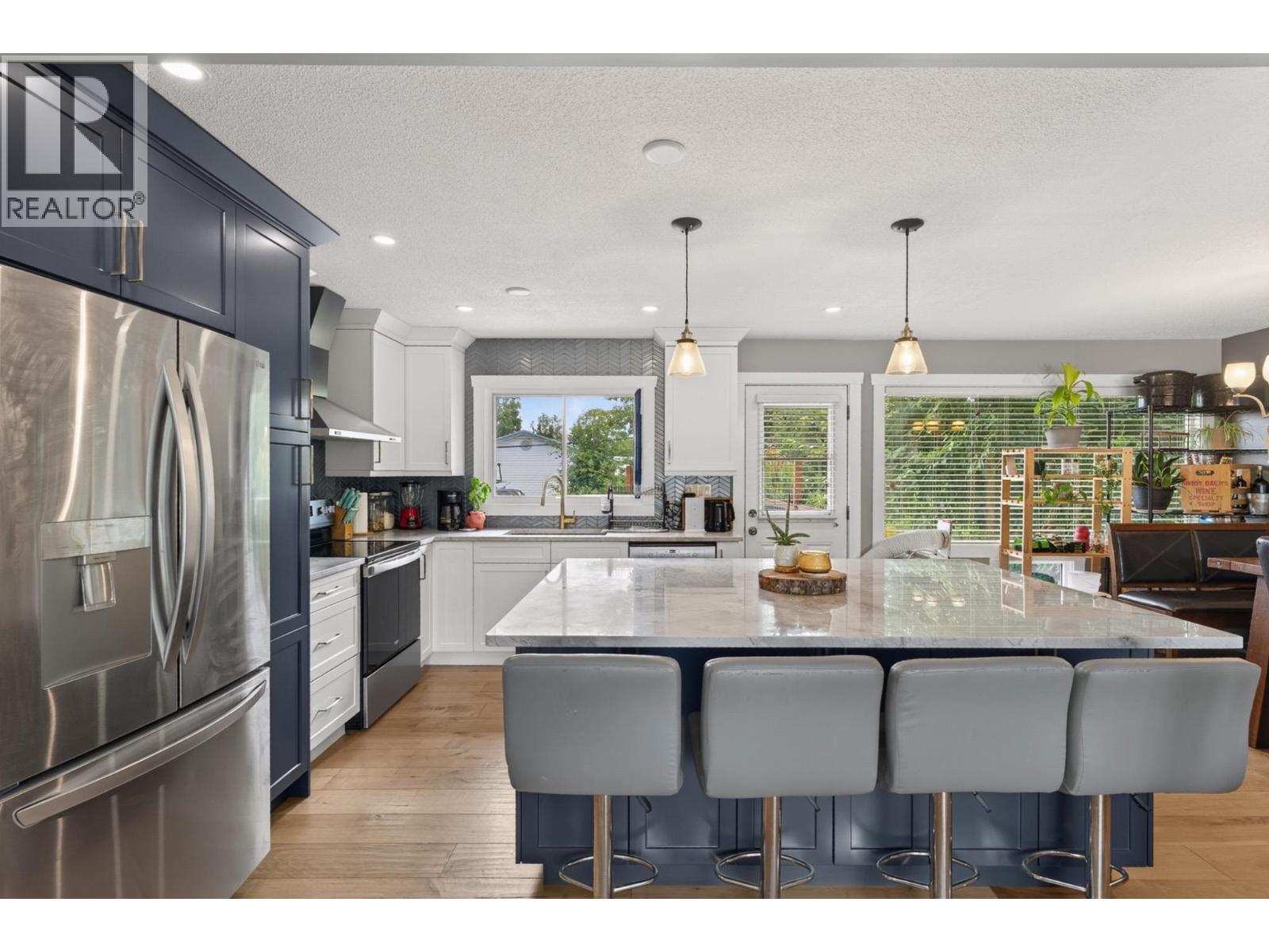 2475 HAMMOND AVENUE - 3