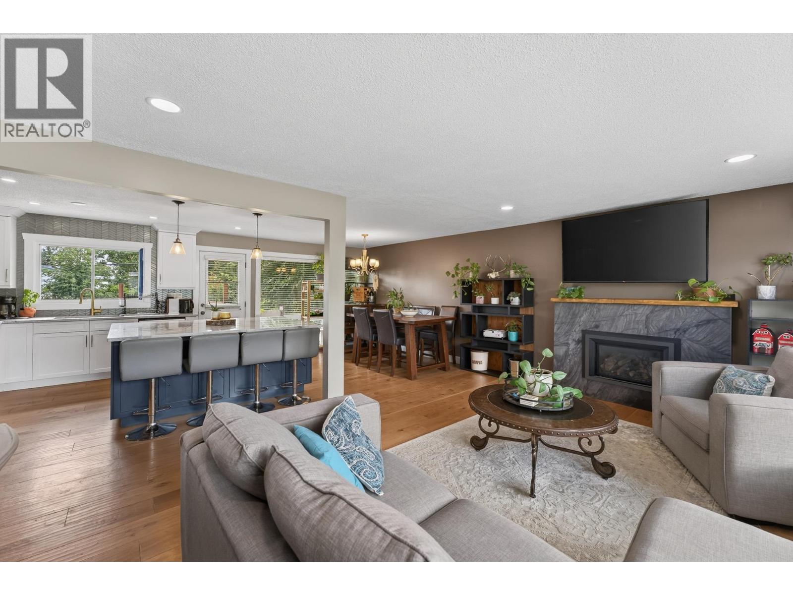2475 HAMMOND AVENUE - 8