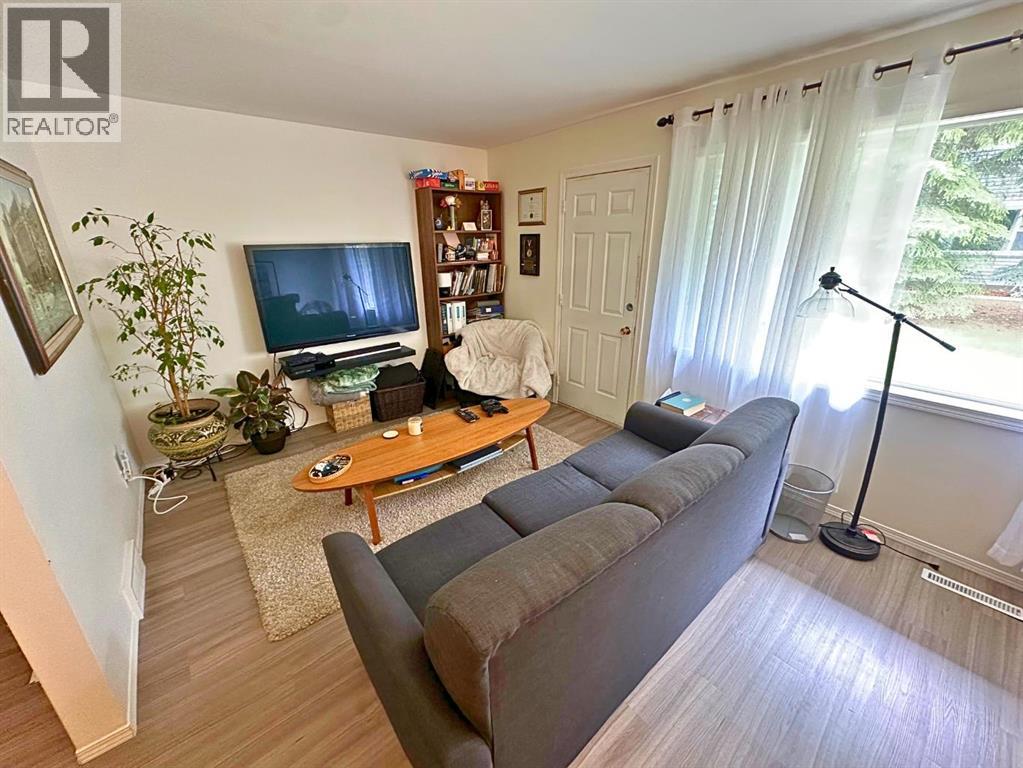 #302, 4719 33 Street - 6