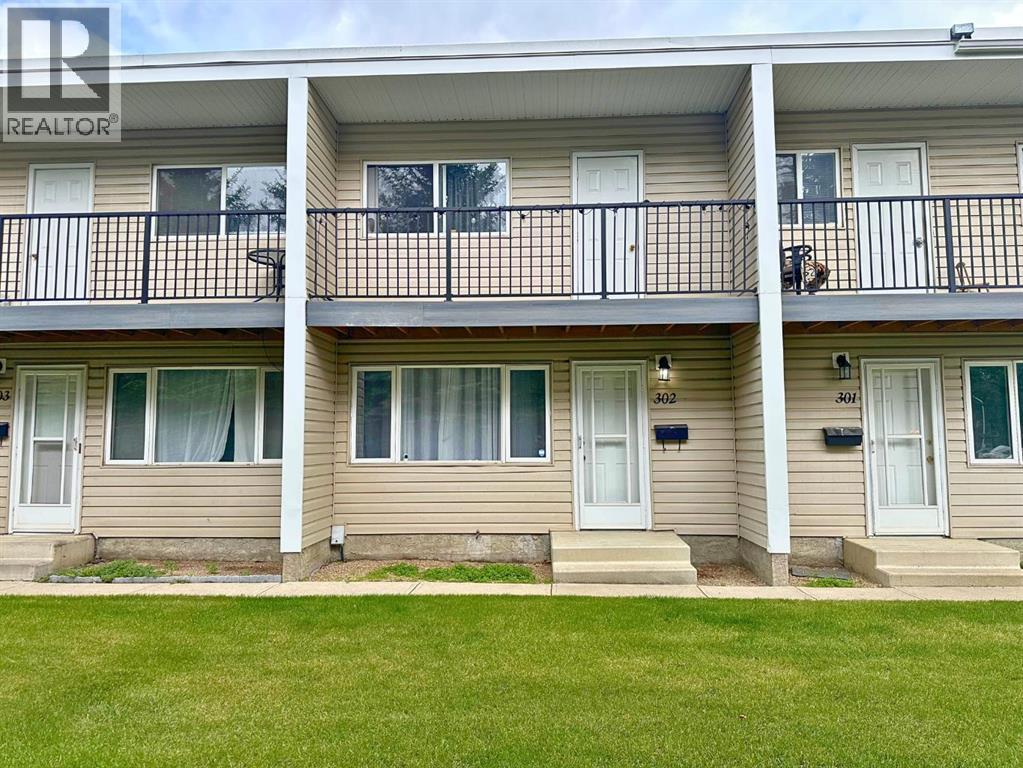 #302, 4719 33 Street - 24