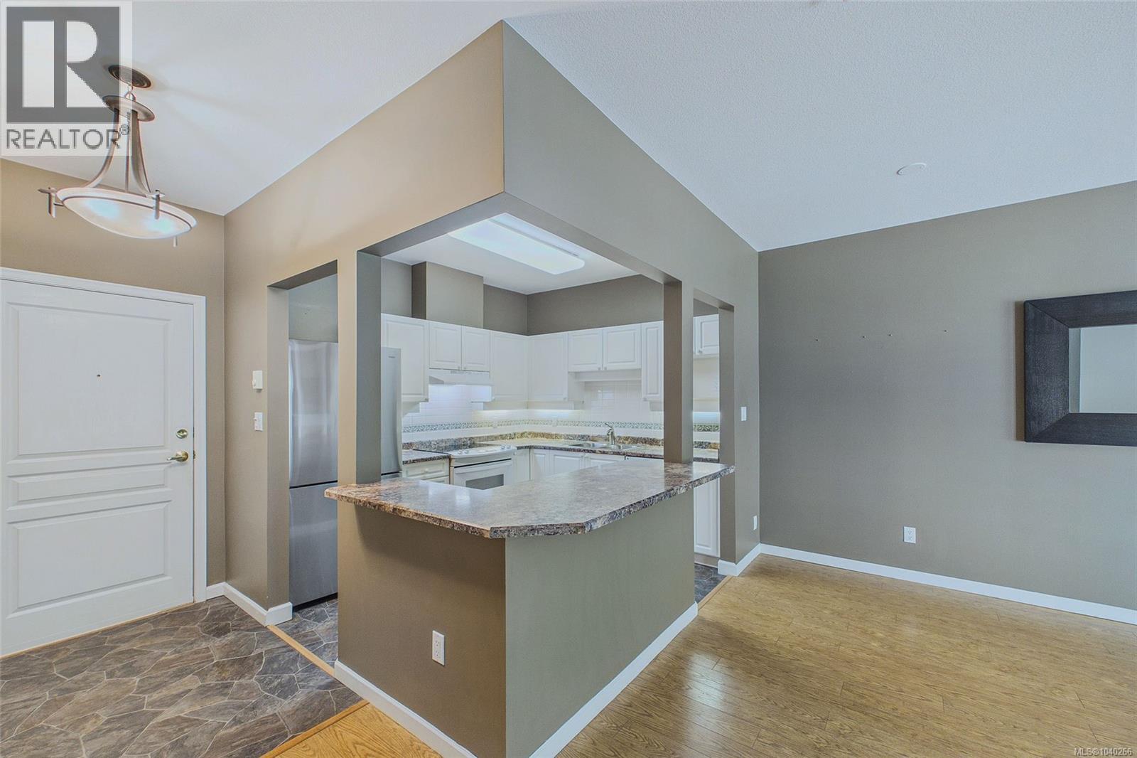 #101 5650 Edgewater Lane - Image 6