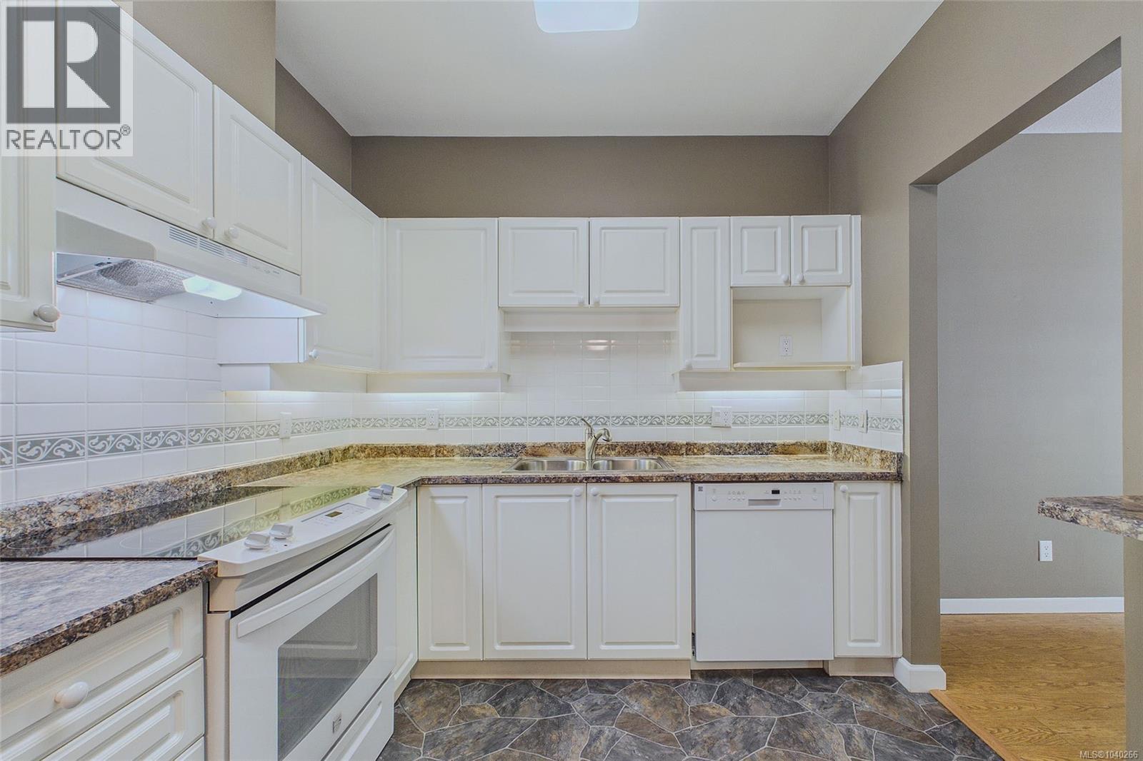 #101 5650 Edgewater Lane - Image 4