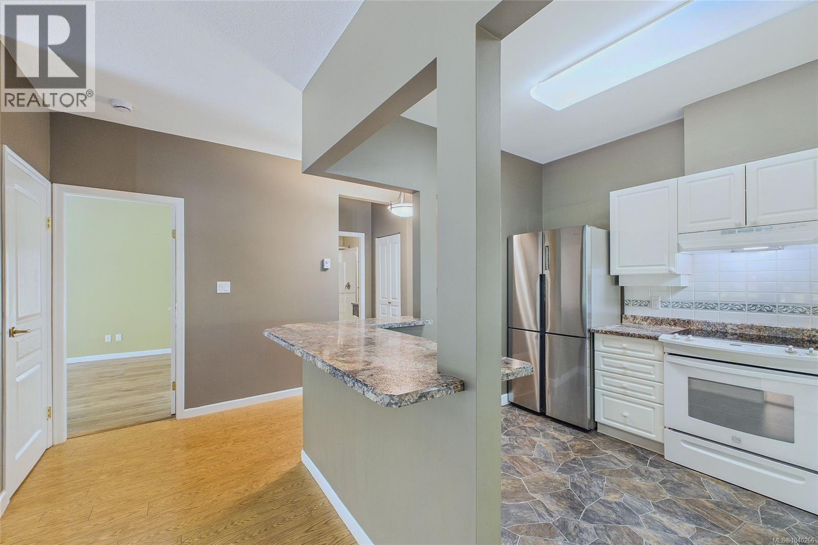 #101 5650 Edgewater Lane - Image 3