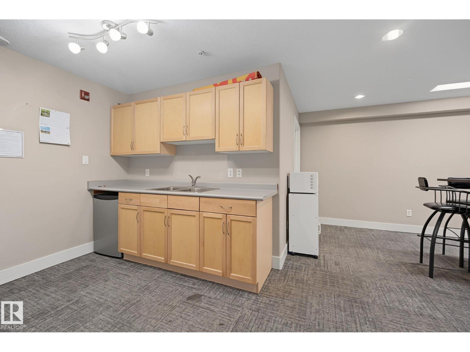 #102 646 MCALLISTER LO SW SW - 32
