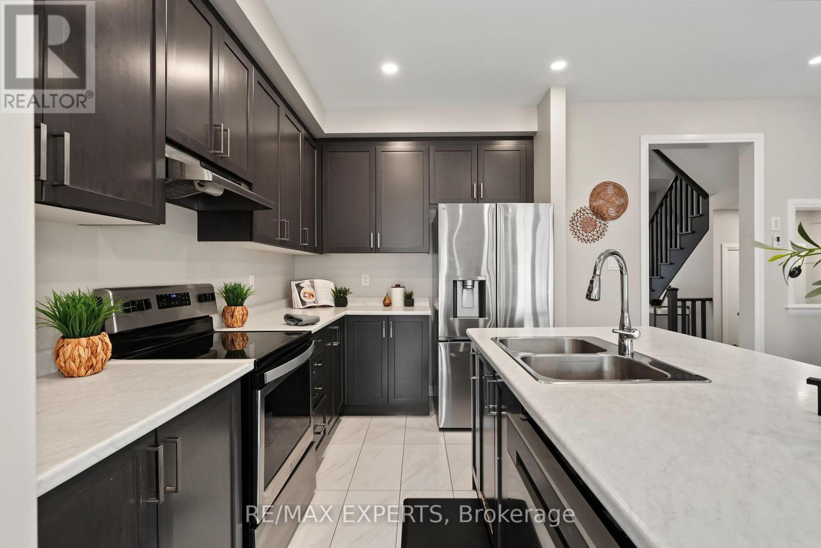 53 CASSERLEY CRESCENT - 19