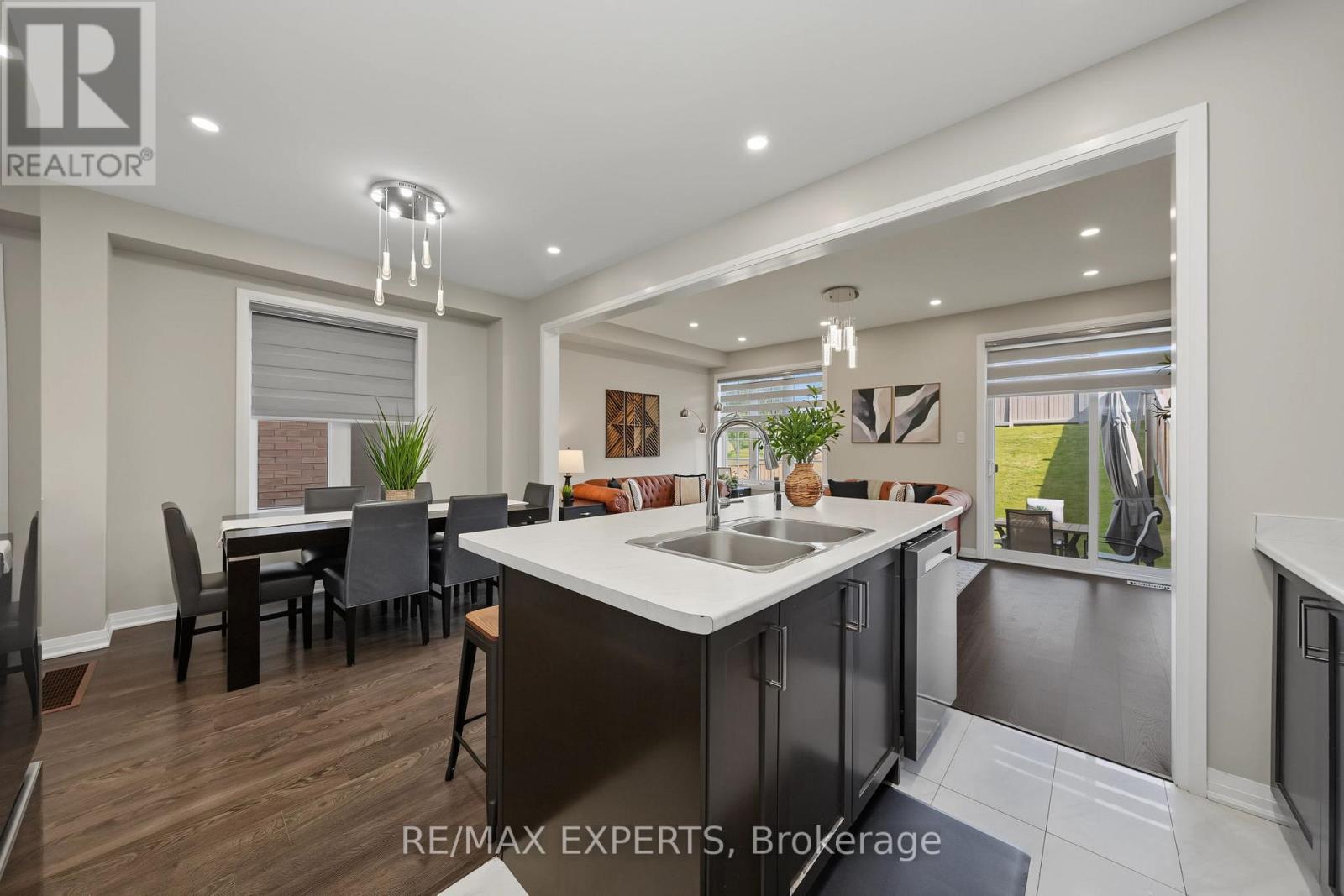 53 CASSERLEY CRESCENT - 20