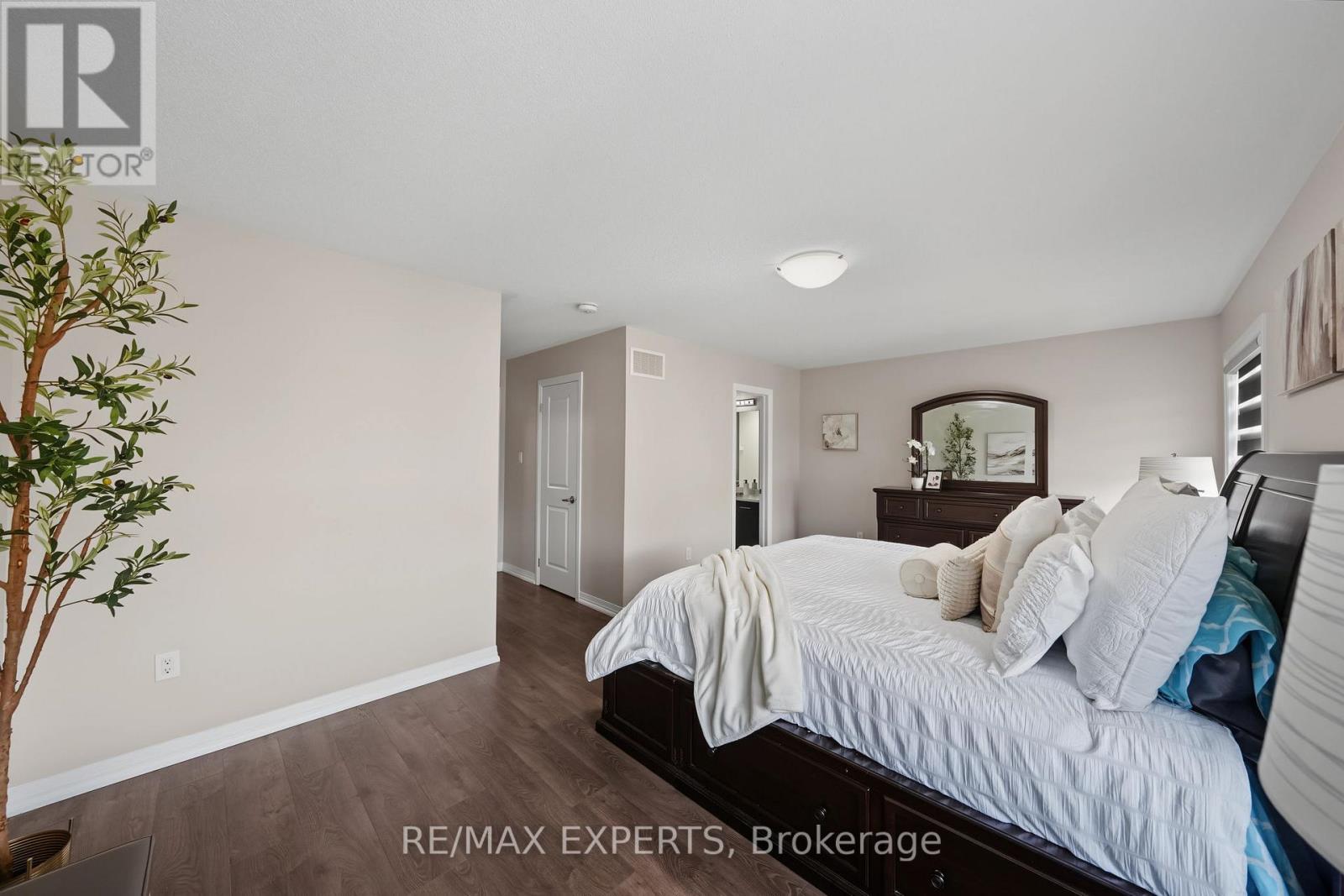 53 CASSERLEY CRESCENT - 29