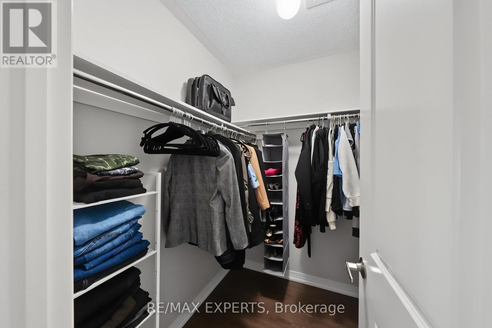 53 CASSERLEY CRESCENT - 35