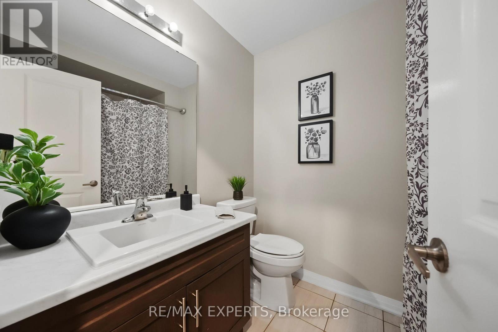 53 CASSERLEY CRESCENT - 37