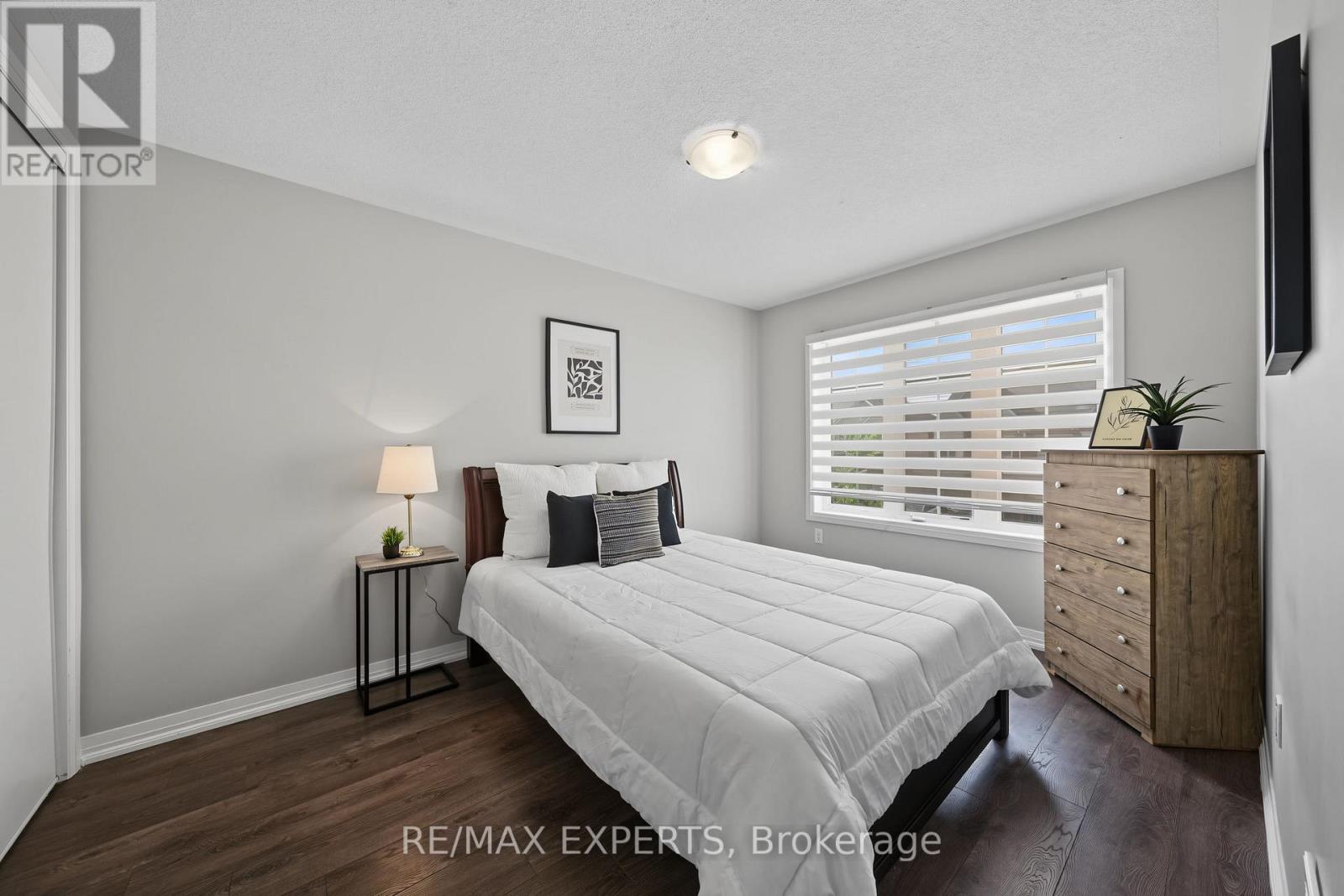 53 CASSERLEY CRESCENT - 38