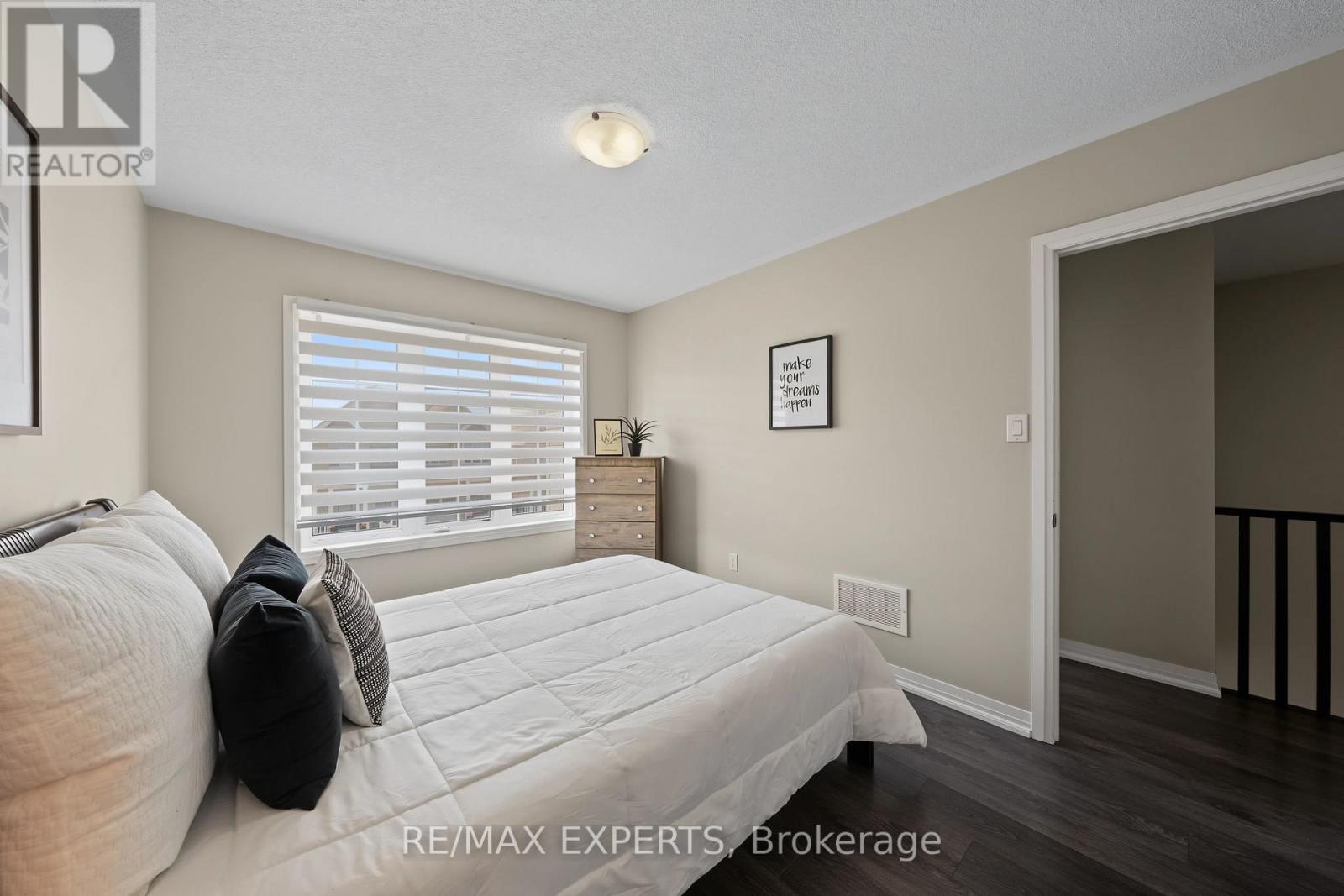 53 CASSERLEY CRESCENT - 39