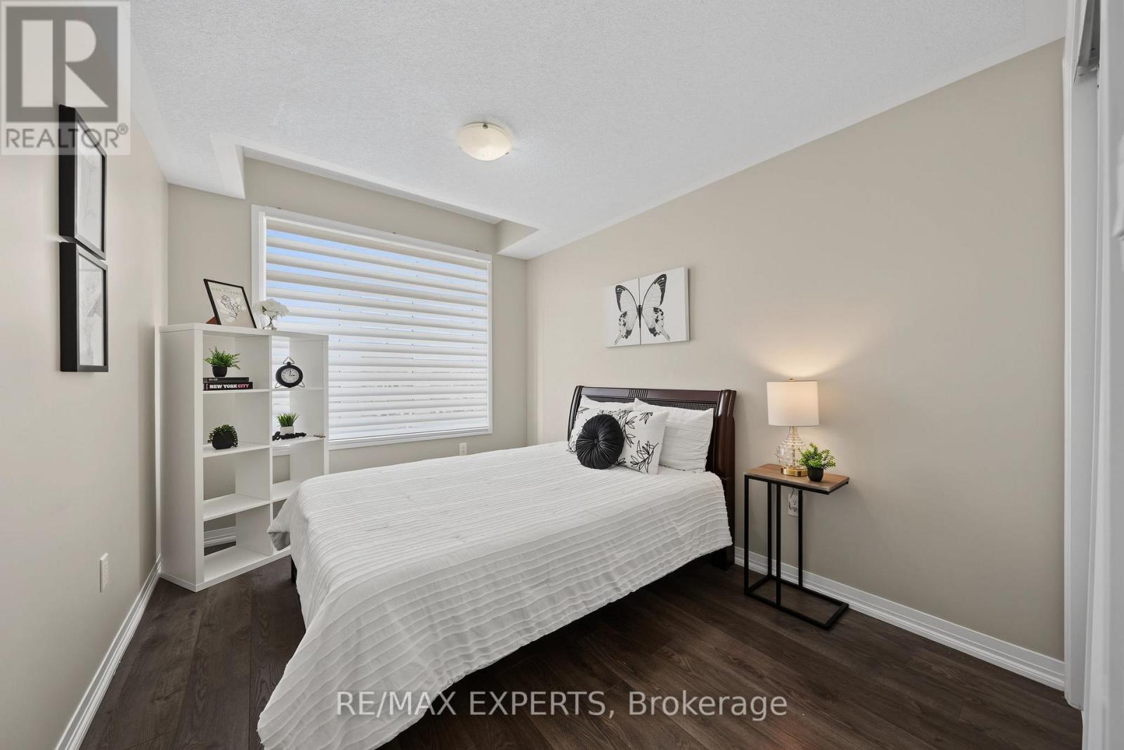 53 CASSERLEY CRESCENT - 40
