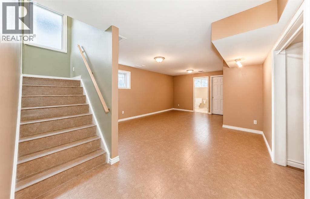 274 Templeview Way NE - 26