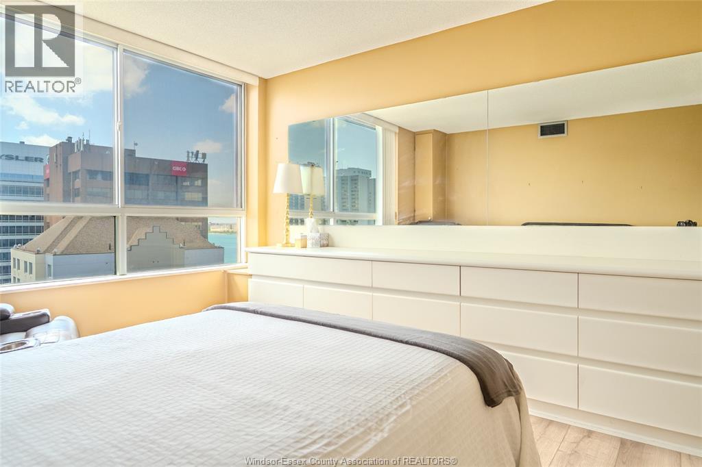 #1609 75 RIVERSIDE DRIVE E - 18