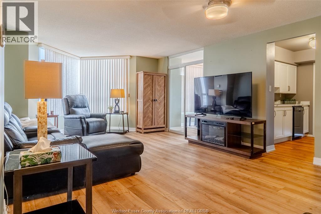 #1609 75 RIVERSIDE DRIVE E - 3
