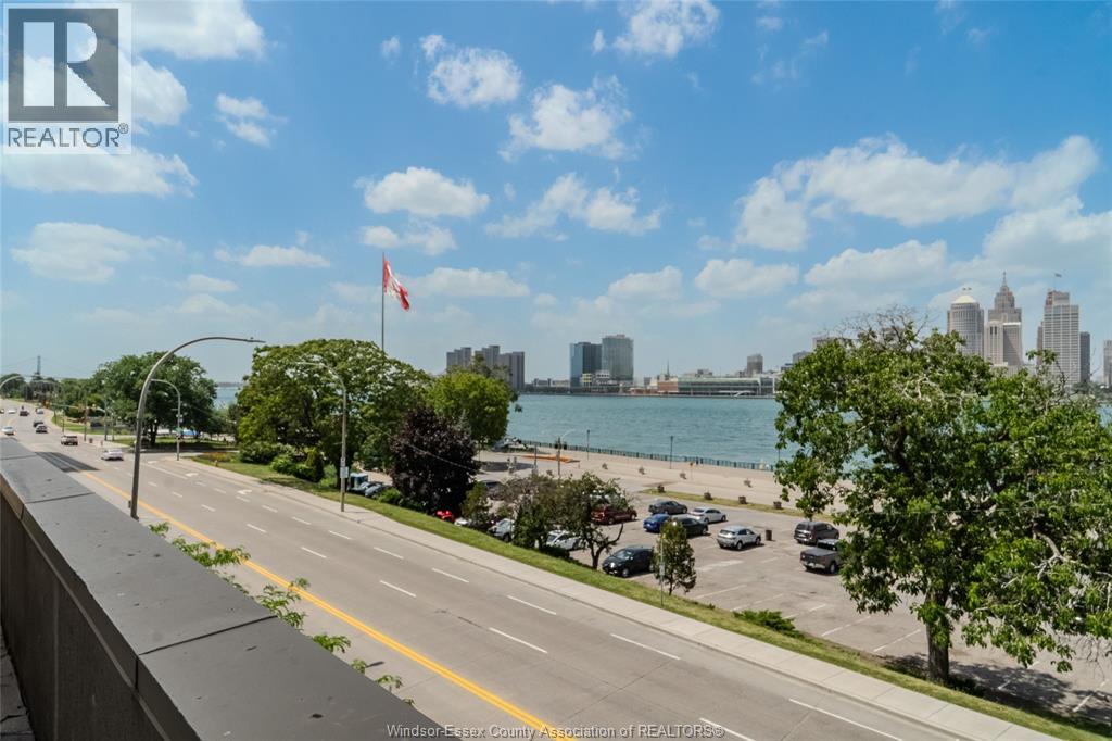 #1609 75 RIVERSIDE DRIVE E - 34