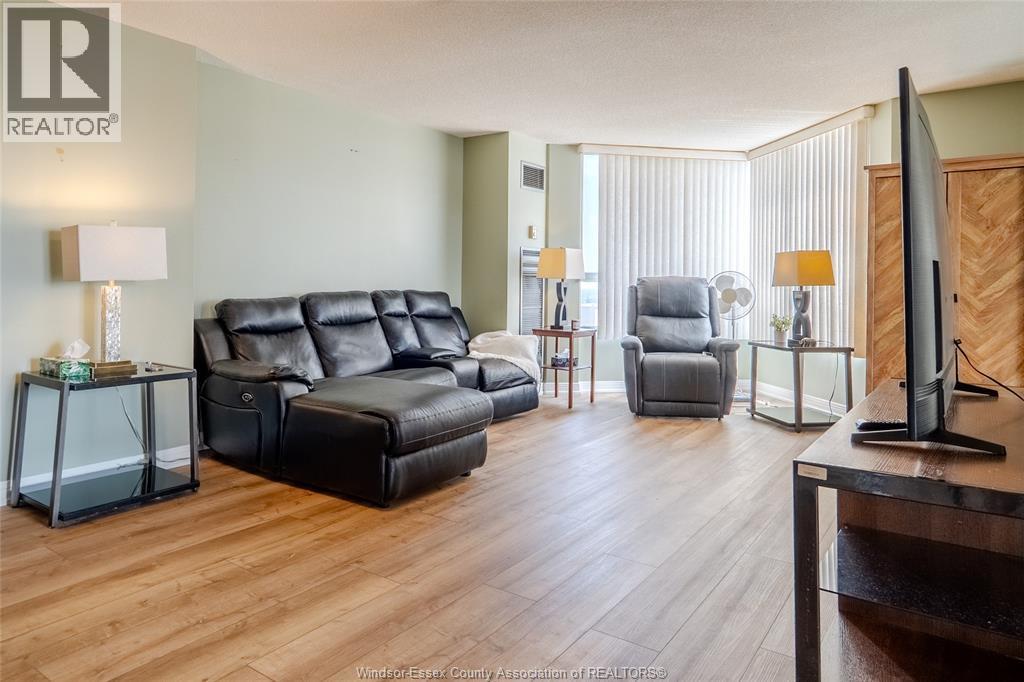 #1609 75 RIVERSIDE DRIVE E - 5